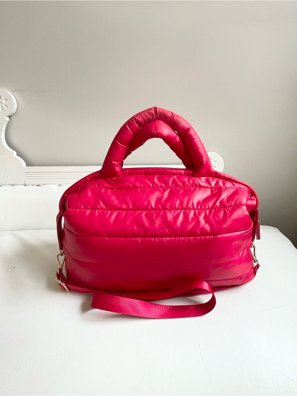 ESTEE LAUDER LARGE LIPSTICK RED OVERNIGHT PUFFER BAG REMOVABLE SHOULDER STRAP